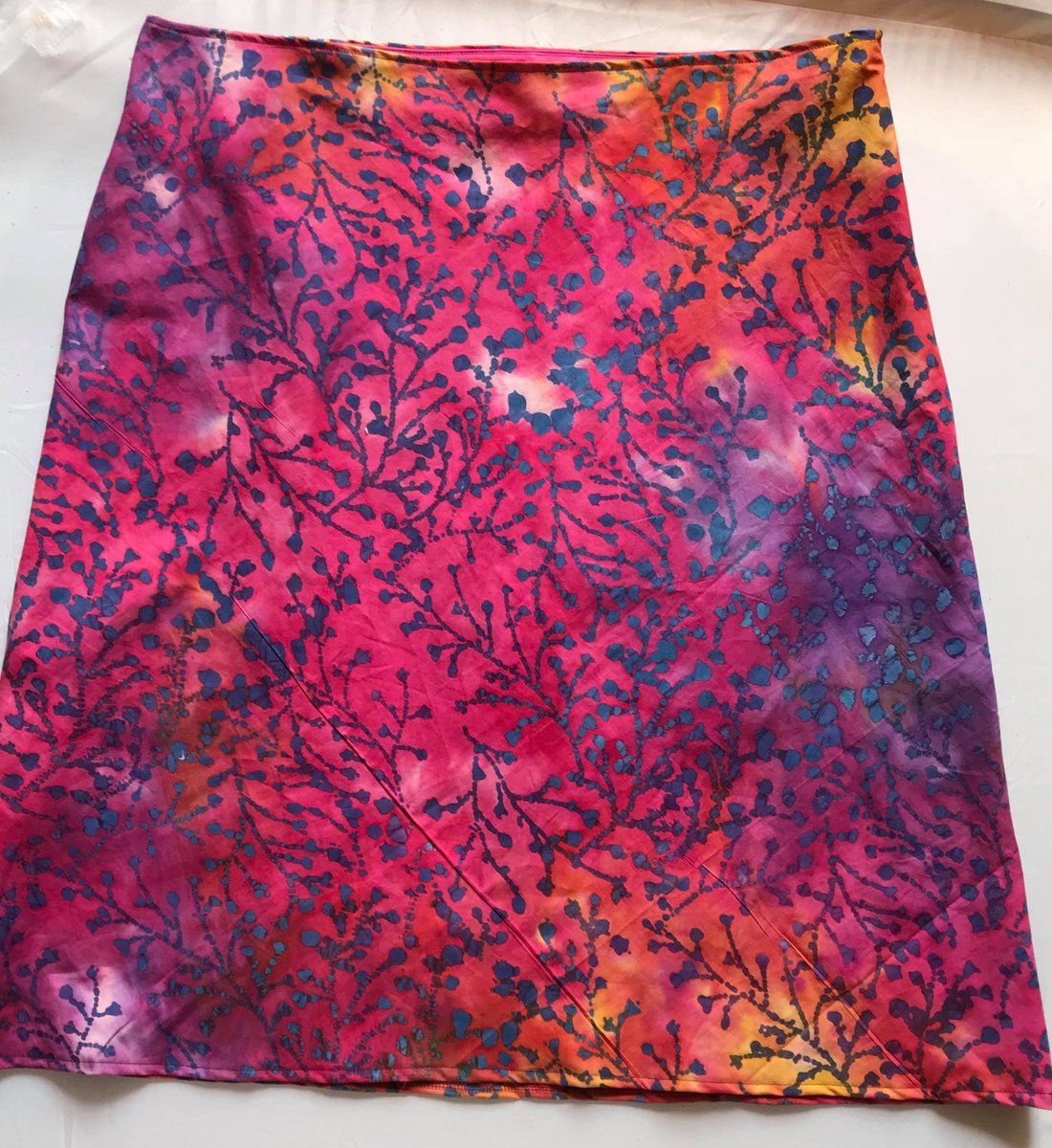 This gorgeous batik print cotton skirt is now available to order. Hand dyed, so absolutely unique😍. Priced at only £19.50 it's a #bargain and perfect for a day or night out in Britain's current #Heatwave.  Don't miss out #MarchesHour.  #MadeInBritian 🇬🇧 #bespoke #ukindieday