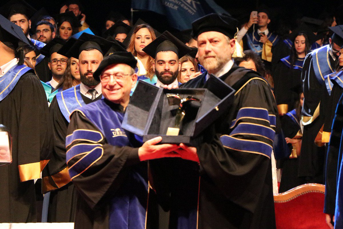 neematfrem's tweet photo. جامعة الروح القدس - الكسليك أصالة في الإيمان ووهج في المعرفة... أفتخر بالمسؤولية العلمية التي حمّلتني إياها... معاً نصون الإنسان وننقذ لبنان
#2018Commencement |@USEKOfficial https://t.co/Eim1XFOkrJ