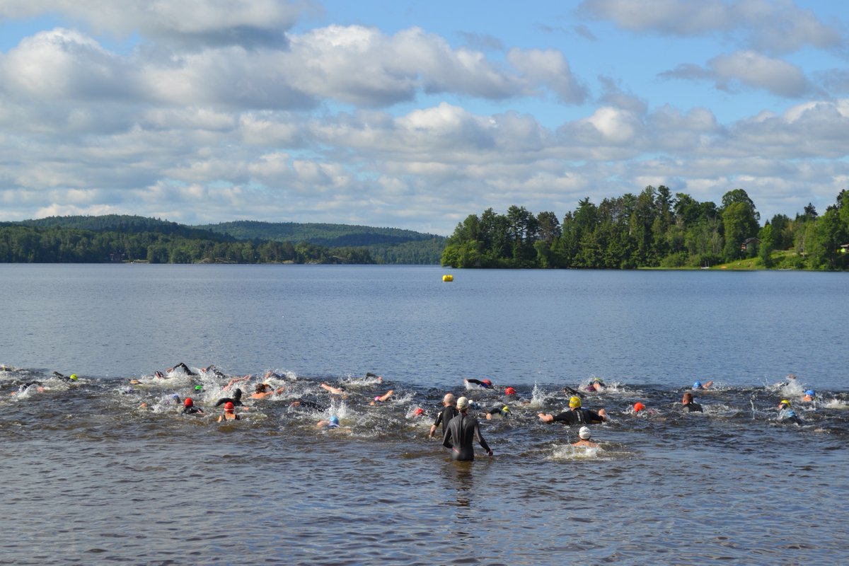 FOUR SLEEPS UNTIL RACE DAY

The colourful swimmers kicked off the event, splashing out into Kamaniskeg Lake in 2017.  #triathlon #triathlete #duathlon #discoverON #comewander #getoutside #marathon #training #trainer #getfit #traineveryday