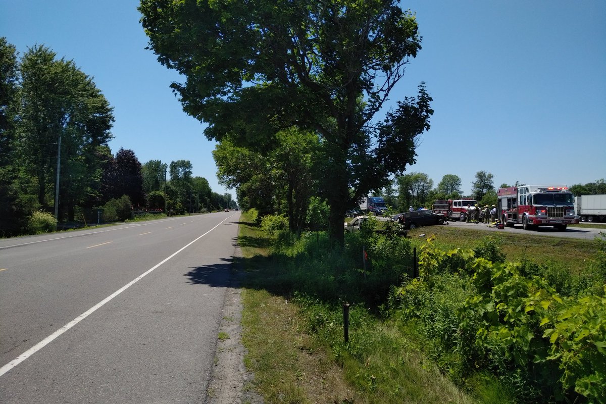 A lot of traffic is heading down South Service Road from Lancaster. https://t.co/iAezy5cV0G