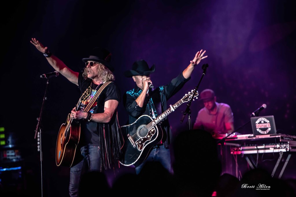 BrettFercho's tweet photo. Thanks @ticasino @Chris_Hawkey @GaryAllan @bigandrich Great show guys! Review up at https://t.co/l0HTfxpeYz https://t.co/9z85uEoMIo