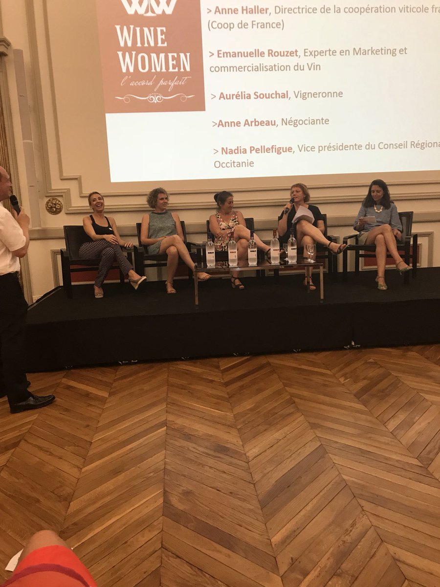 AnoukDEQUE's tweet photo. le métier de vigneron se conjugue au féminin ce soir #WineWomen et l’on apprend combien elles sont actives dans les réseaux ou sur leurs exploitations. Ravie de les accueillir à @CCI31 ainsi que @NadiaPellefigue @Elvire avec Team @ToulEco https://t.co/mlnftsGSLB