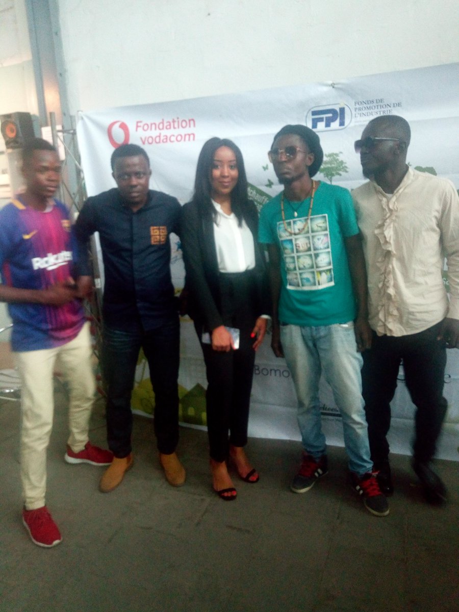 KiyambuPatrick's tweet photo. #LesJeunesEnAvant Entre percussions puissantes, guitare déchaînées, voie chorales  @KiyambuPatrick et le groupe Biso transcendent les rythmes de #RDC dans ls grands bain des sonorité actuelle. #Bientôt #Preingeindou  @KatengoMafo @cjvrdc_ @Armandyav2 @TotoshMuya @Jupiterokwess https://t.co/ScpF88Zjqs