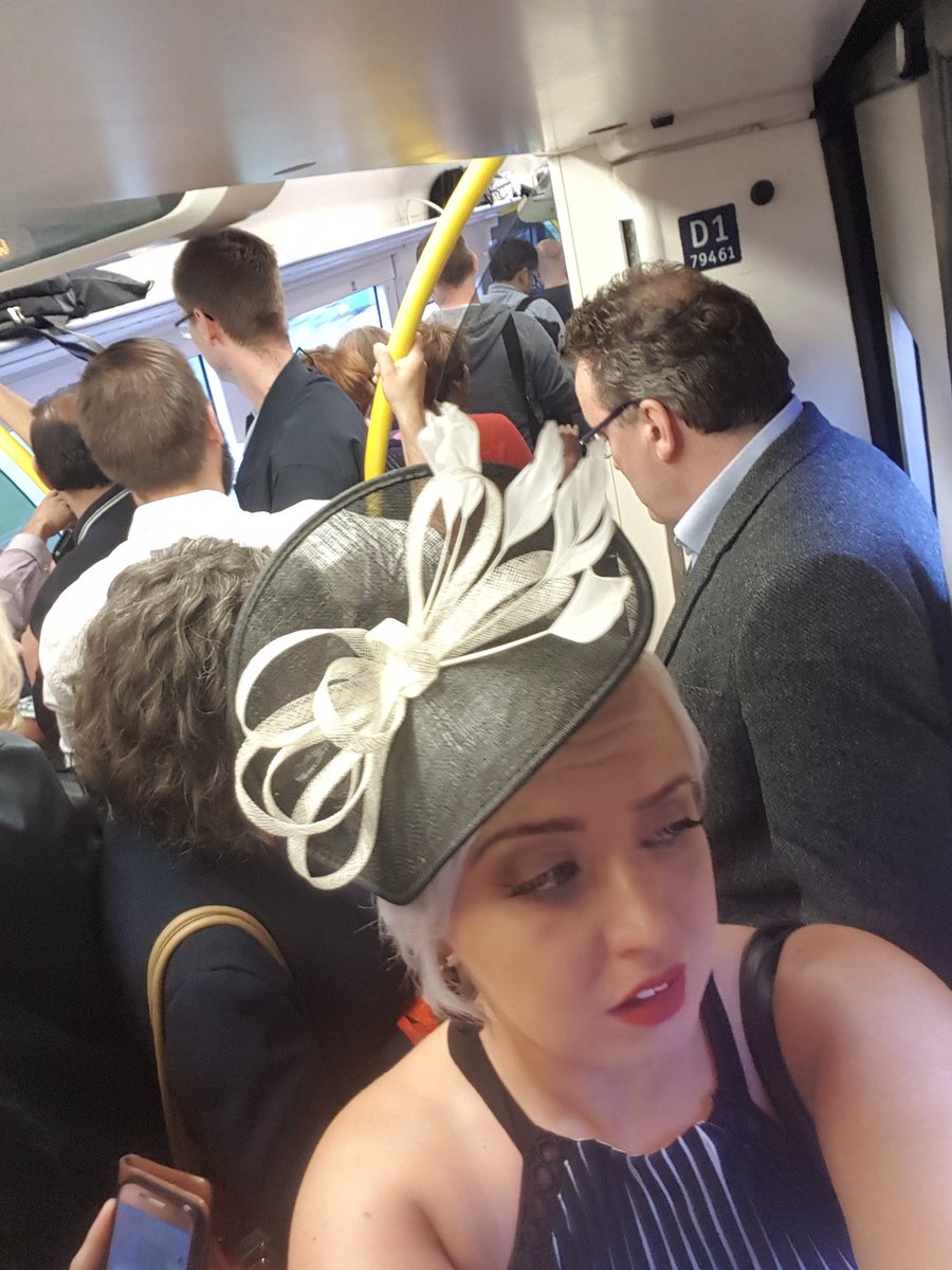 amyfritzle's tweet photo. @ScotRail @scot_fail #Bunchofdicks https://t.co/SEXQGit7zd