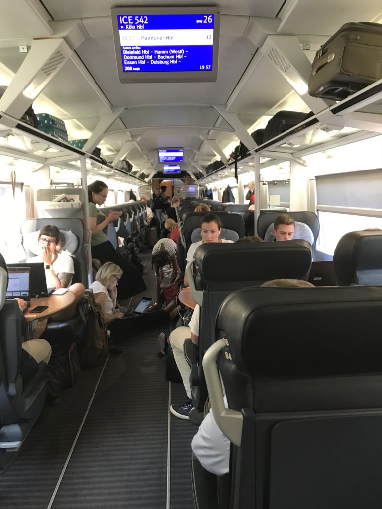 Chaos bei der Deutscheb Bahn. Passagiere müssen immer öfter auf dem Boden der platznehmen. Türen die sich nicht öffnen lassen. Verspätungen sind üblich. Wann reagiert das Management?