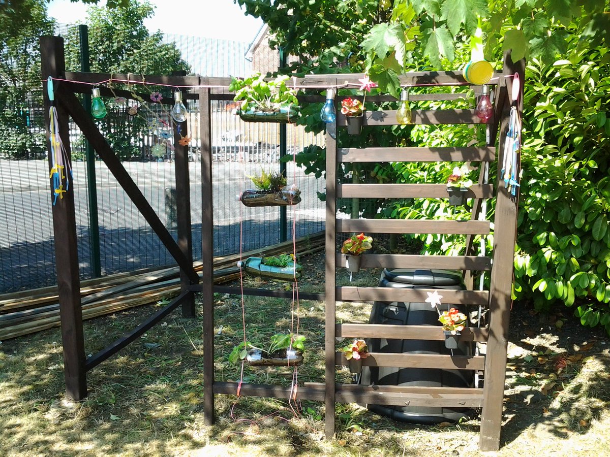 YPASLiverpool's tweet image. Big thank you to Dave &amp;amp; Kev @TerrysTimber for their generous donation of wood. We can now build our raised beds and grow our own veggies