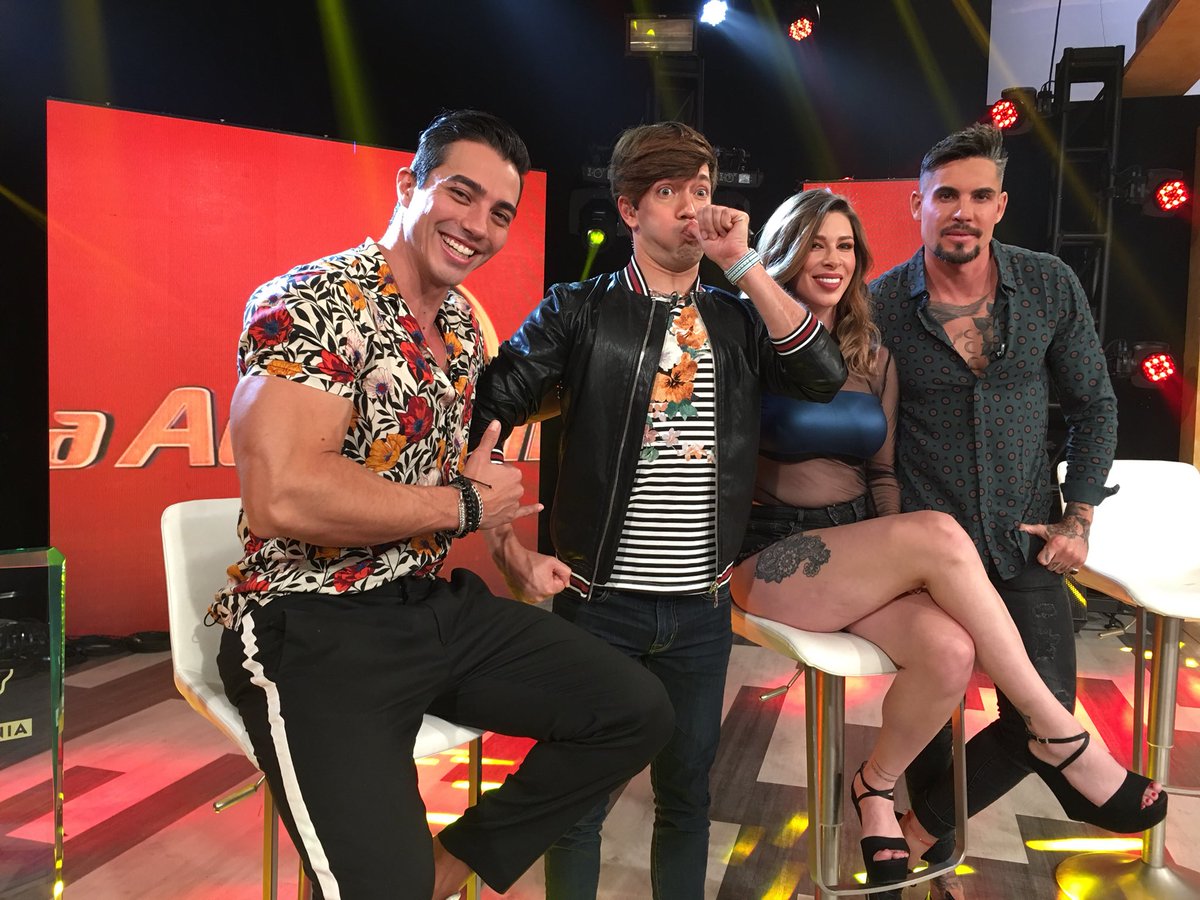 TodoUnShowMX's tweet photo. ¡Llegó el momento de poner a sudar a @AdrianCueOf, @Nikki_AcaShore y @Rodrigo_Romeh y llevarlos directo al #PuntoG! 😍🔥😏

¡Únete a #TodoUnShowMX entrando aquí: https://t.co/JgNlUGlPau!📲 https://t.co/iup8sXnvHw