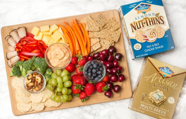 livbane's tweet photo. How to make the ultimate snack board! Simple tutorial here: https://t.co/Y9koGu4OaX 
I'm excited to partner with @BlueDiamond! #NutThinsContest #IC #ad
You can enter the Blue Diamond Sweepstakes here: https://t.co/8pAJjWml0w https://t.co/H3JfbVeNUm