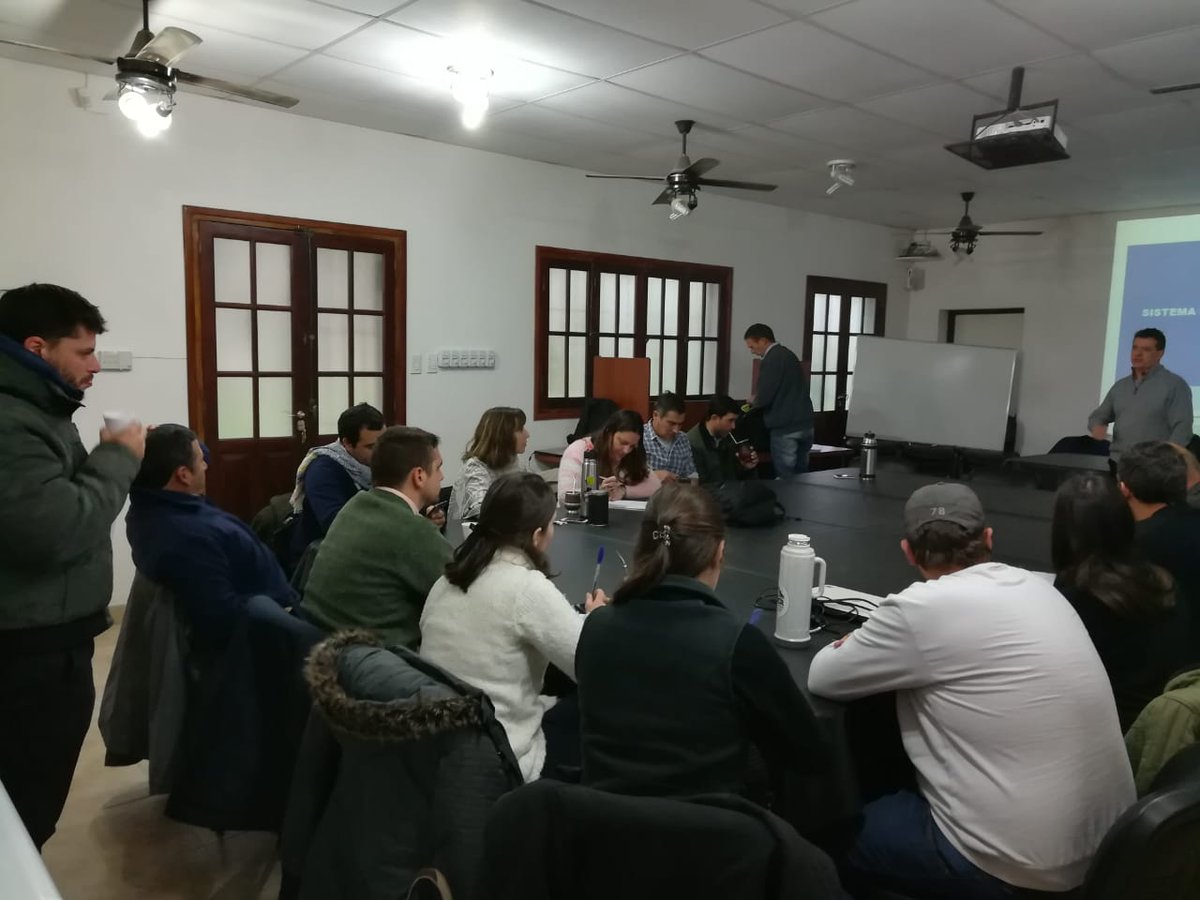 Patricio_Quinos's tweet photo. #Ahora en @INTA_ER arrancó la capacitación para formular planes de negocio del #PRODAF junto con un modulo de financiamiento para Agentes Territoriales https://t.co/Sm8thVMA8e