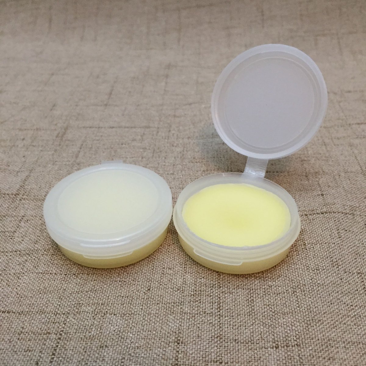 SinclairSoap's tweet image. Lavender Solid Perfume #handmade #bath #homemade #handcrafted #beauty
$3.00
➤ goo.gl/6DcNpj
via @outfy