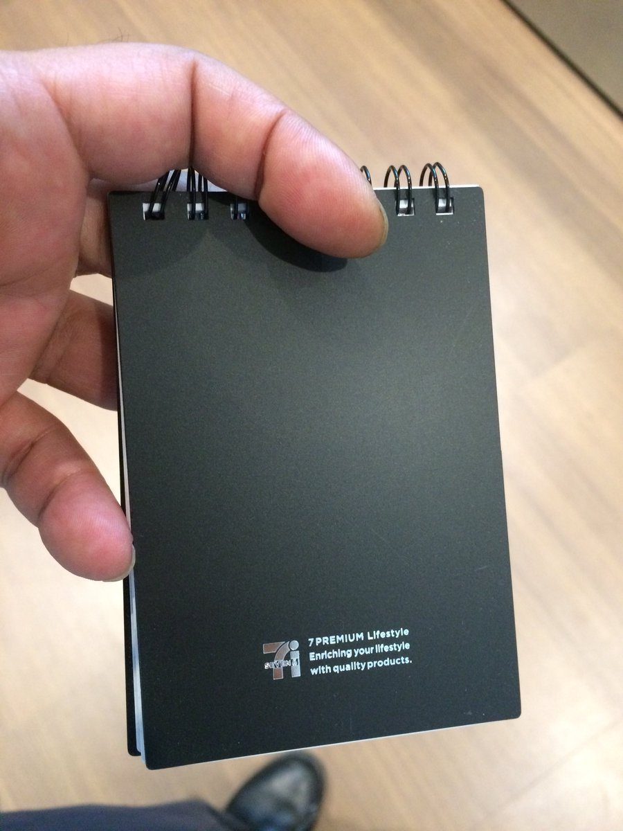 吉田一郎 V Twitter トイレットペーパー持って来なかったのは不覚 羽田のコンビニ見たけど どこでも売ってない メモ帳 は購入できたけど トイレットペーパーとメモ帳を持って行くべき国 どんなとこだかよくわからない国 です 私が乗る航空会社のカウンター