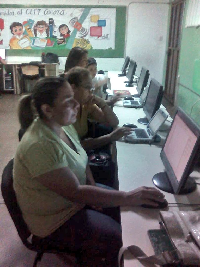 FundabitTorresL's tweet photo. Jornada de Concienciación Red Salón Canaima. Tema: "Diseño de Presentación". Circuito 4. CBIT Carora. Carora_Edo. Lara. https://t.co/jgJnxBPAkE