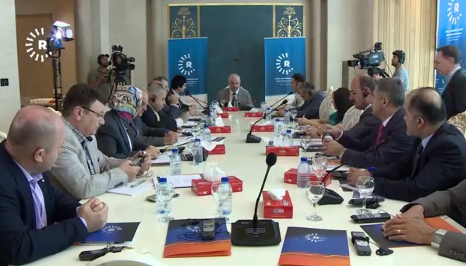 RudawTurkce's tweet photo. #Kürdistan Bölgesi ile #Türkiye arasındaki ilişkilerle ilgili #Rûdaw Araştırma Merkezi'nde bir panel düzenleniyor

#CANLU - https://t.co/LbnIIKPuHw https://t.co/3kOyq6LbEA