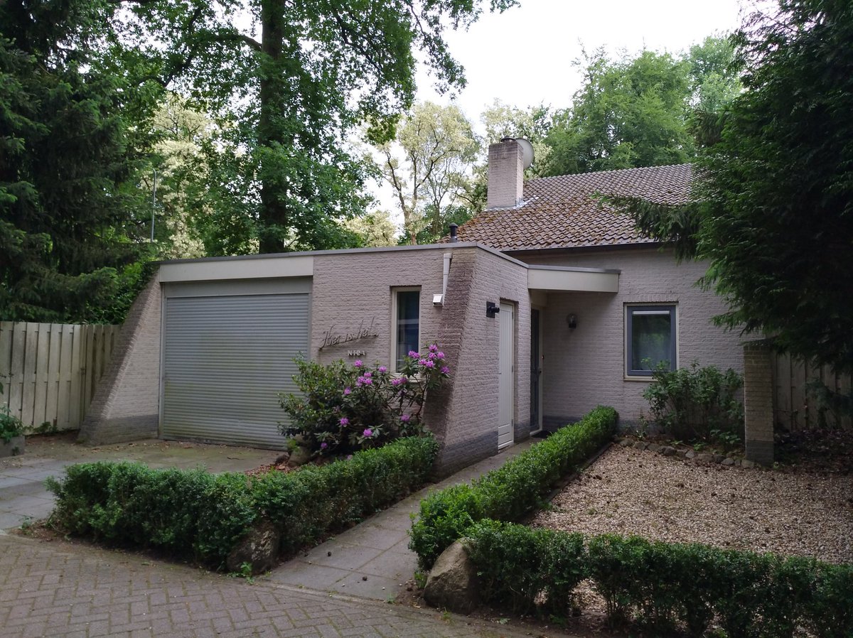 Deze mooie vrijstaande woning is nog te huur voor een heerlijke vakantie van 6 tot 13 juli en van 20 tot 27 juli. Voorzien van alle gemakken zoals vaatwasser, wasmachine, droger; kortom compleet ingericht. Bel of mail ons voor een mooie aanbieding! #nunspeet #lastminute #vakantie