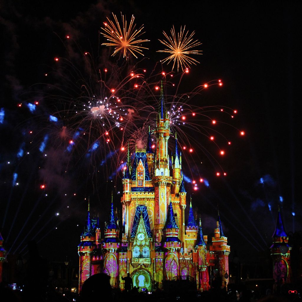 20SomeInOrlando's tweet photo. The Fourth of July is a little less special when you live somewhere that has fireworks every day of the year. #OrlandoProblems https://t.co/RLLn4uQ0X9