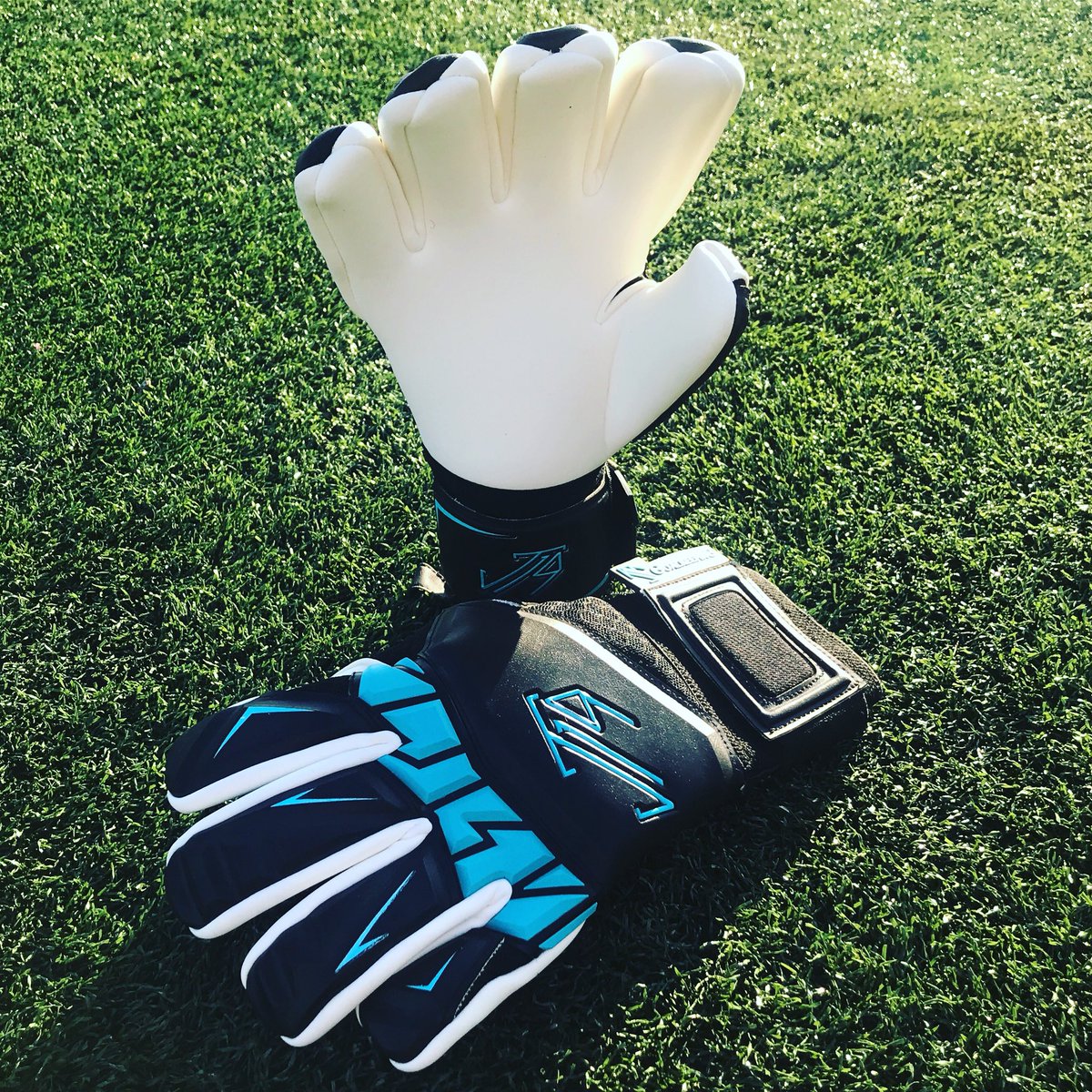 j19goalkeeping's tweet photo. What’s people’s thoughts on our new range??? 

We will start 😍😍

Comment below 

#trainthewayyouplay #j19goalkeeping #goalkeeper #gloves #j19 #goalkeepergloves #followme #goalies #gkunion https://t.co/gpOJ18dQhI