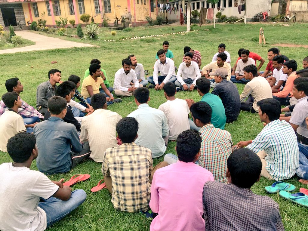 GyanendraKrJha's tweet photo. पूर्णिया जिला एनएसयूआई की बैठक प्रदेश अध्यक्ष की उपस्थिति में हुई। संगठन के आगामी रणनीति पर चर्चा , प्रदेश अध्यक्ष @Chunnu_INC जी ने कहा बिहार सरकार युवाओं एवं छात्रों के भविष्य से खेल रही है।
#NSUIBihar
@nsui @RohitKashyapIND @MadanMohanJha_ https://t.co/MXHANqzrQG
