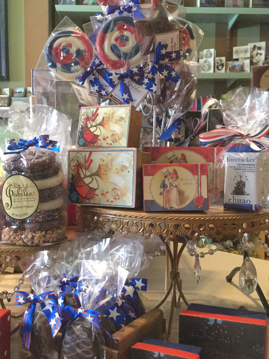 BeaconHillChoco's tweet photo. Happy 4th of July!🎆🇺🇸🎇 https://t.co/rIQsIGvcgq