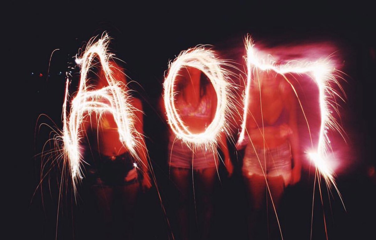 alphaomicronpi's tweet photo. Happy 4th of July sisters! ❤️💙 @aoiiarkansas https://t.co/GCplCDMXDX