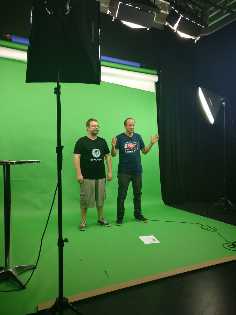 ZenikaIT's tweet image. Dernier tournage de la journée 🎥 au #studiosdelile !
Avec @srevereault et @QuoidNeufDocker je vous laisse deviner le sujet de notre prochaine vidéo 😉
#Docker bien évidemment !