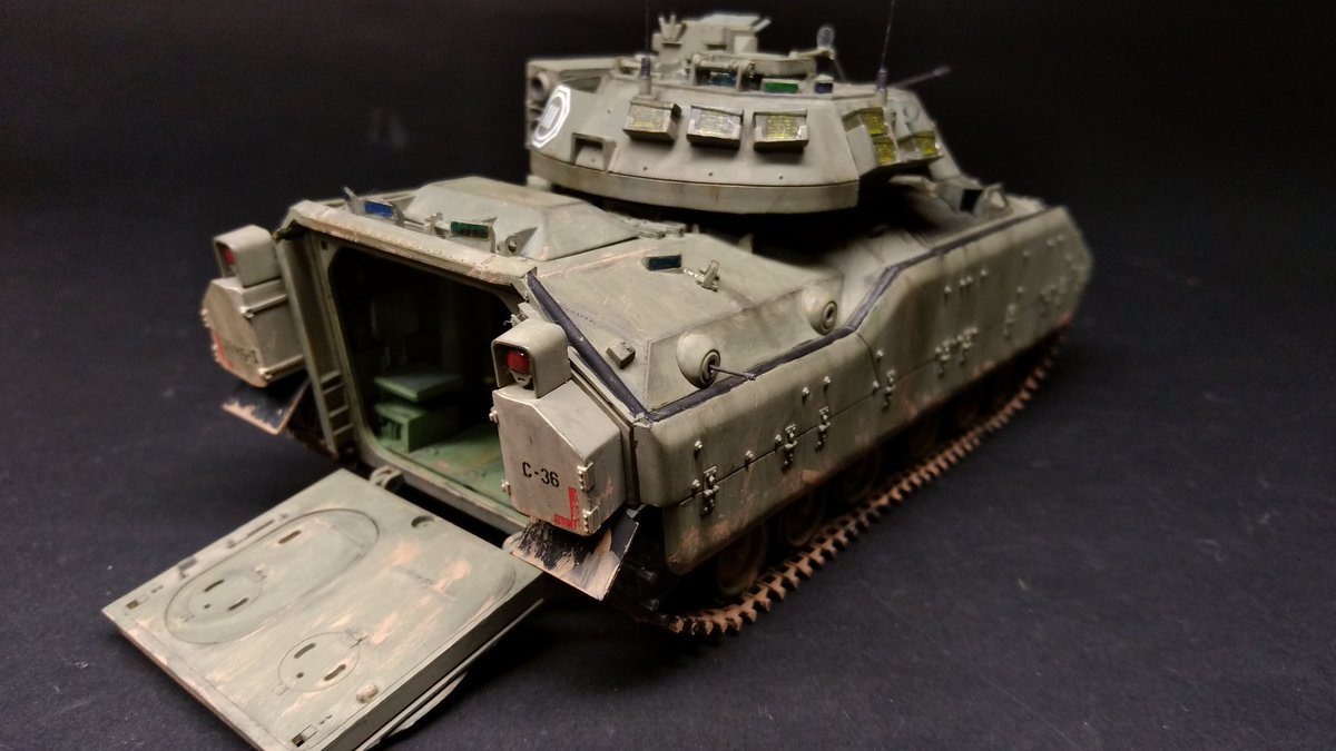山わさび対艦型 タミヤ 1 35 M2ブラッドレー 歩兵戦闘車 完成しました 東側のbmp 1に対抗すべくアメリカが1980年に開発した車両です 塗装は1985年頃の西ドイツ駐留米陸軍第3歩兵師団所属車です 元々可動部の多いキットですが 真鍮線でリアゲートドアや 山わさび対艦型 タミヤ 1 35 M2ブラッドレー 歩兵戦闘車 完成しました 東側のbmp 1に対抗すべくアメリカが1980年に開発した車両です 塗装は1985年頃の西ドイツ駐留米陸軍第3歩兵師団所属車です 元々可動部の多いキットですが 真鍮線でリアゲートドアや
