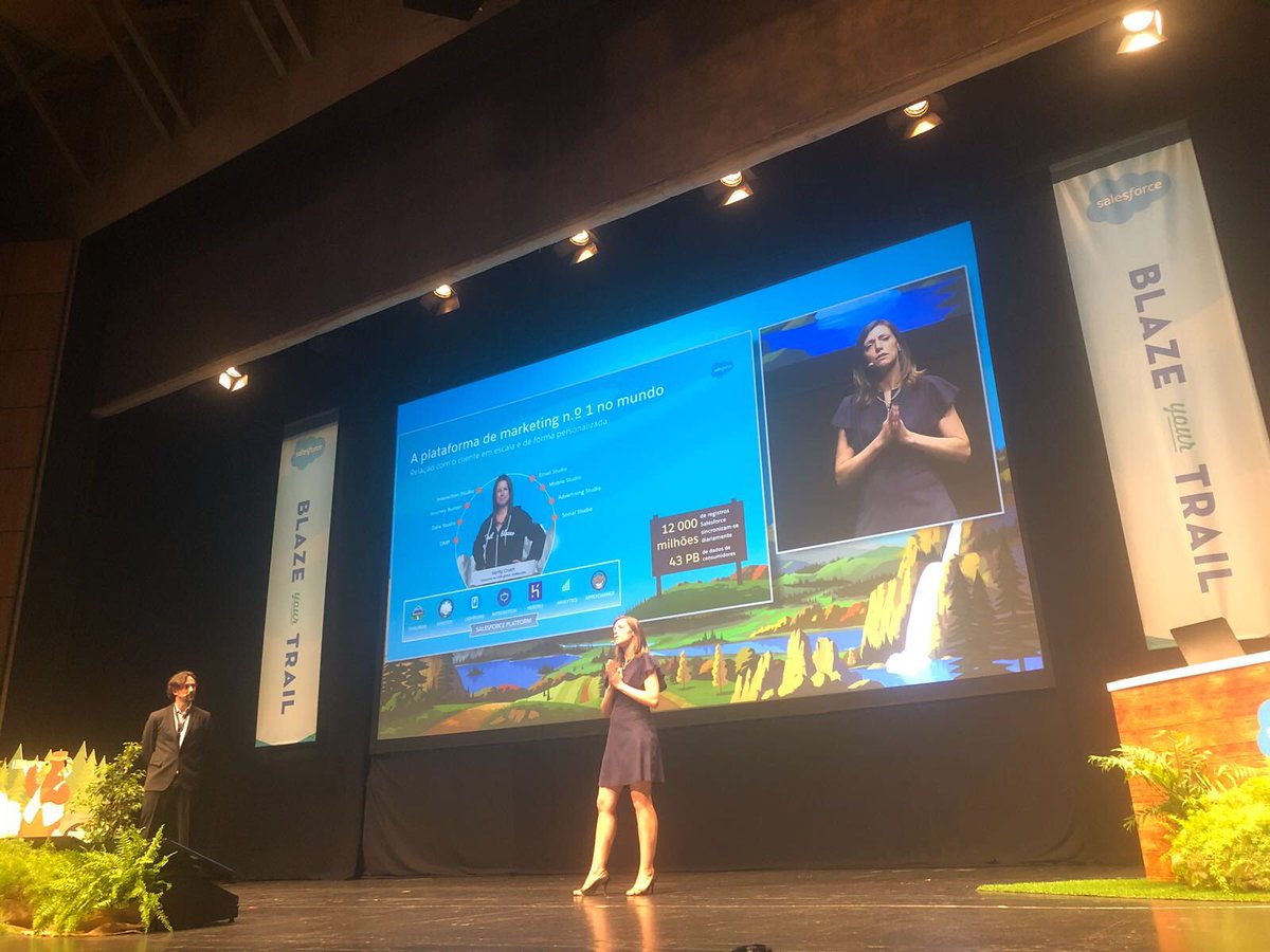 RomanJorgeA's tweet image. #SalesforceLIS Beltran Vela &amp;amp; Bruna Schwerz on stage - Marketing Cloud Rocks!!