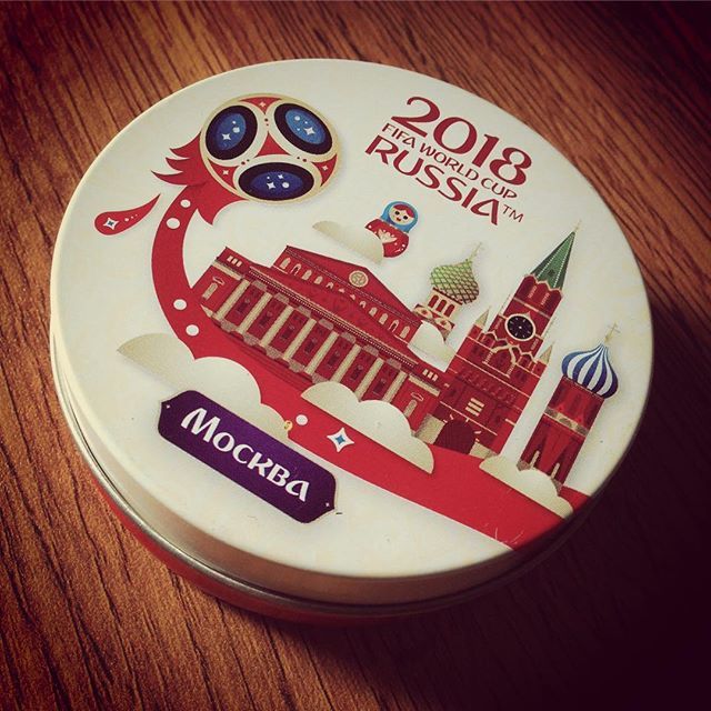 AlexFG's tweet image. Купил конфетки. Конфетки съем, коробочка на память останется. ift.tt/2u5vXMh