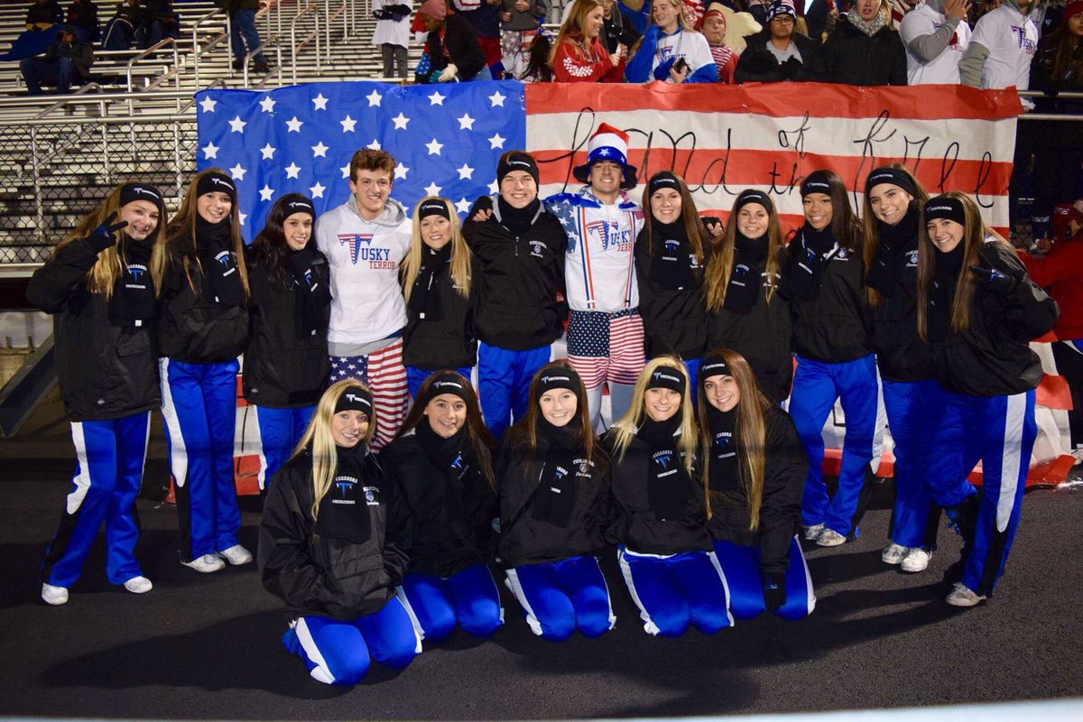 THSTuskyTerror's tweet photo. Happy 4th of July from your former Tusky Terror Leaders! USA Outs were always our favorite! 🔴⚪️🔵🇺🇸 Hope everyone enjoys lots of 🎆🎇 and 🍗🌭🍔🥩! #FORTUNESTRONG #USA https://t.co/kXyuG7y5vF