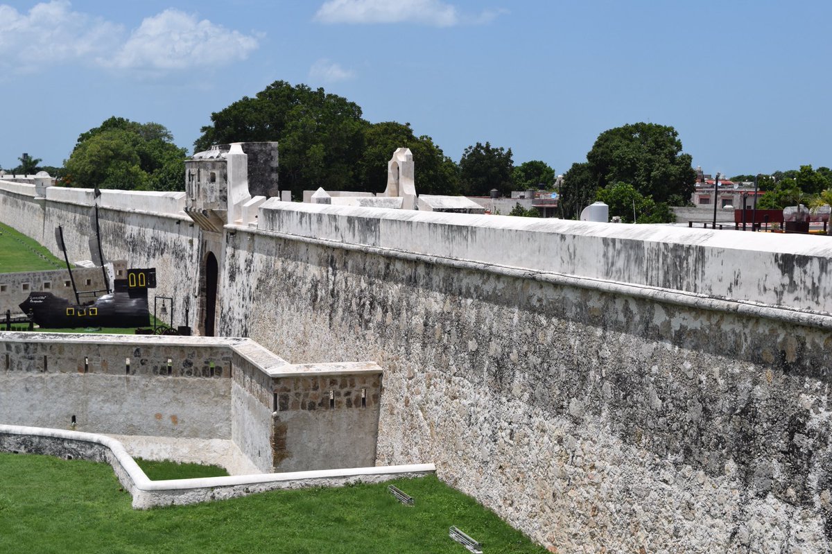 CampecheTravel's tweet photo. Buenos días Campeche ☀️, te invitamos a conocer la Ciudad amurallada de México y vivir una experiencia pirata 😱 https://t.co/sUvLdky4pK