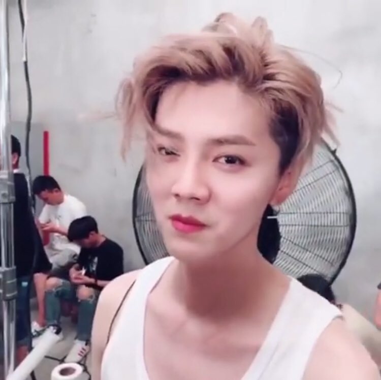 beloved0420's tweet photo. [20180704] ลู่หานอัพ IG: ลูกของสายลม 🤣 (แต่พังไปหน่อย 😂😂) /ใน IG เป็นคลิปนะคะ https://t.co/Bc0FYDCxdP https://t.co/zjwqvEK6Es