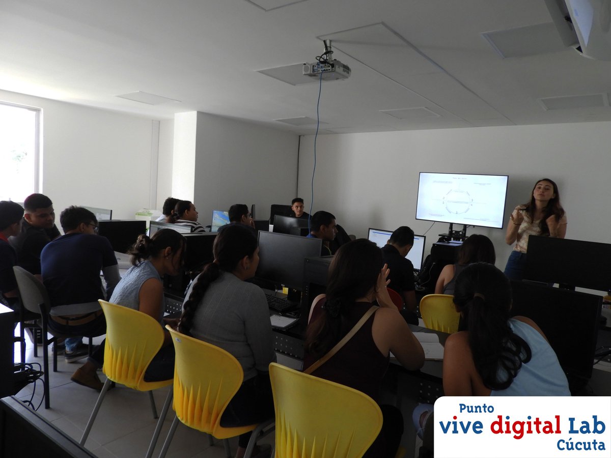 ViveLabCucuta's tweet photo. Planteando soluciones para el agro Colombiano a través de IoT #Bootcamp_2018 #viveMaker_co @Ministerio_TIC @cccucuta @andresinpar @ViveLabs @UFPSCUCUTA @TicCucuta https://t.co/jSwKZl0Ax7