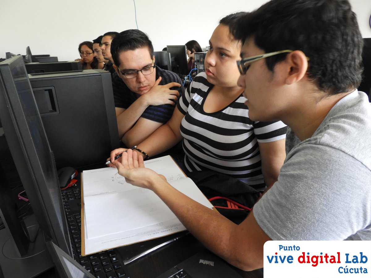 ViveLabCucuta's tweet photo. Planteando soluciones para el agro Colombiano a través de IoT #Bootcamp_2018 #viveMaker_co @Ministerio_TIC @cccucuta @andresinpar @ViveLabs @UFPSCUCUTA @TicCucuta https://t.co/jSwKZl0Ax7