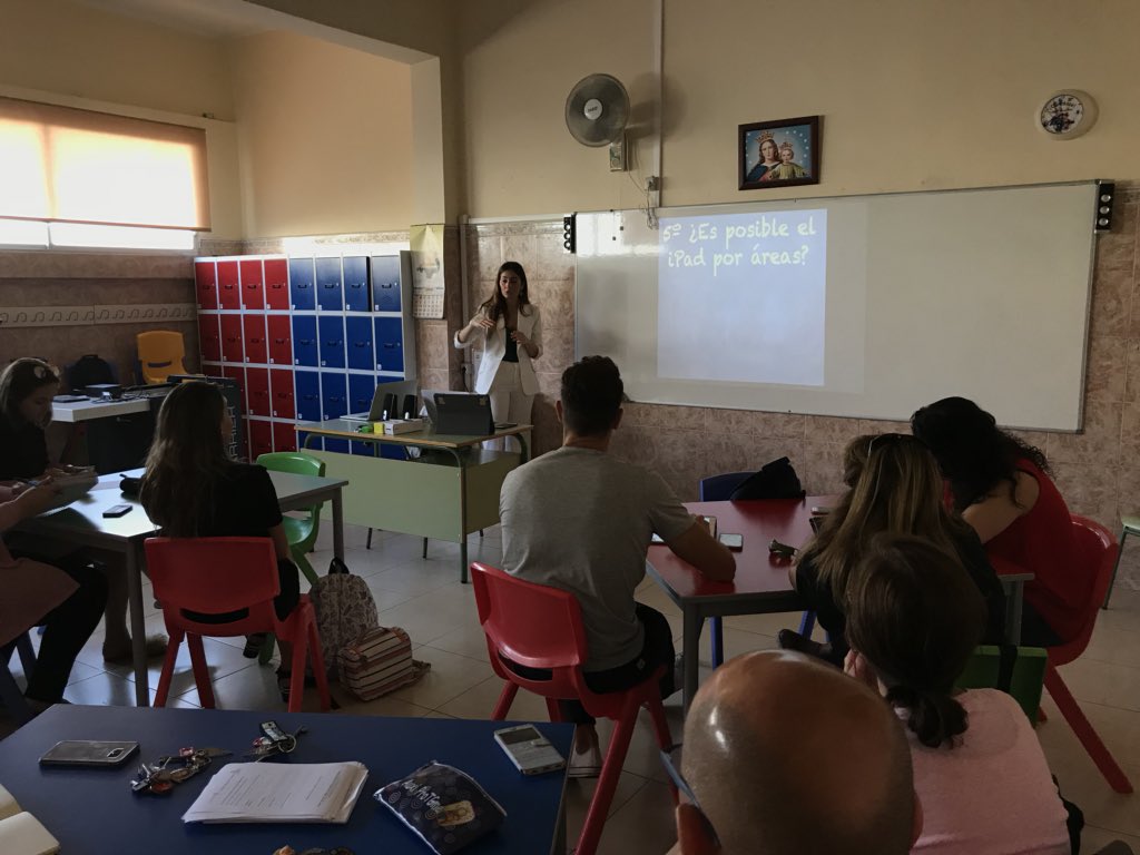 bananaeducacion's tweet photo. Gracias a los docentes Laura, Raquel, Bei y Jose por compartir vuestra experiencia en @hogarescuela con un profesorado entusiasta que apuesta por el #Cambioeducativo #NuevasIdeas @salesianosLAO #colegiolutherking https://t.co/Tv1alWqmZ3