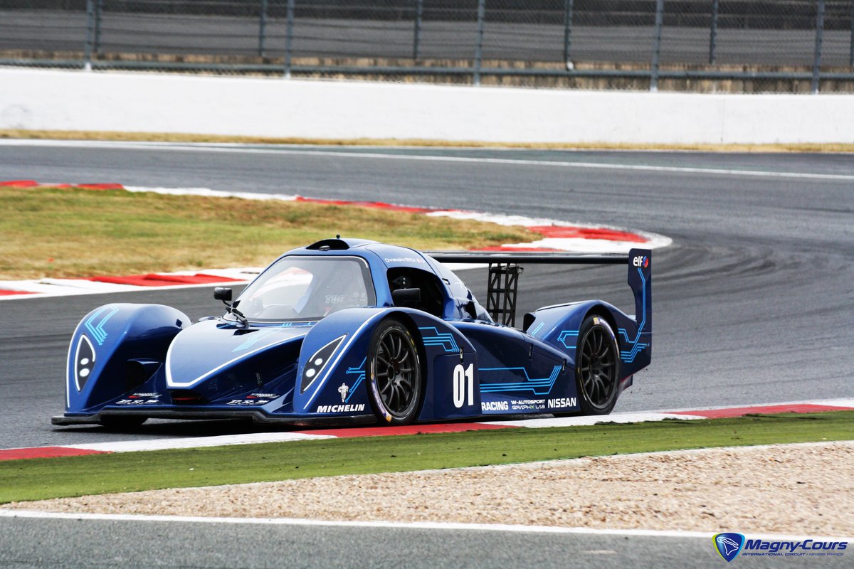 MagnyCoursTrack's tweet image. │ #ROULAGE │
Les clients de #PrestigeRacing ont pu profiter de la piste Grand Prix pour tester les limites de leurs voitures 😏