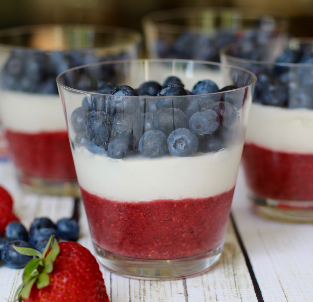 RachelBellerRDN's tweet photo. Happy 4th of July! Let’s celebrate our independence from processed snacks & whip up these tri-layered fruit cups for a healthy explosion of flavor. Recipe: https://t.co/boChvHGZa9 #4thOfJuly #IndependenceDay #healthy #eatingclean #PowerPerks #fruit #chia #vegan https://t.co/ydLohymfjW