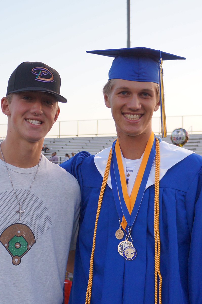 ryanschmidt51's tweet photo. Happy birthday @davis_heller !! 🎉Crazy that you’re already 18😳 Keep workin hard you have a bright future! Love you bro ❤️ https://t.co/skehPCBbfM