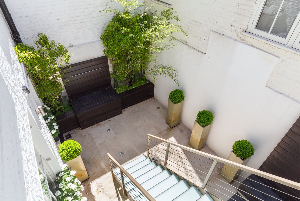 ||Newly Launched|| Lennox Gardens Flat, situated in one of the most prestigious addresses in Knightsbridge #ForSale #Property #Knightsbridge #primecentralLondon 
struttandparker.com/properties/len…