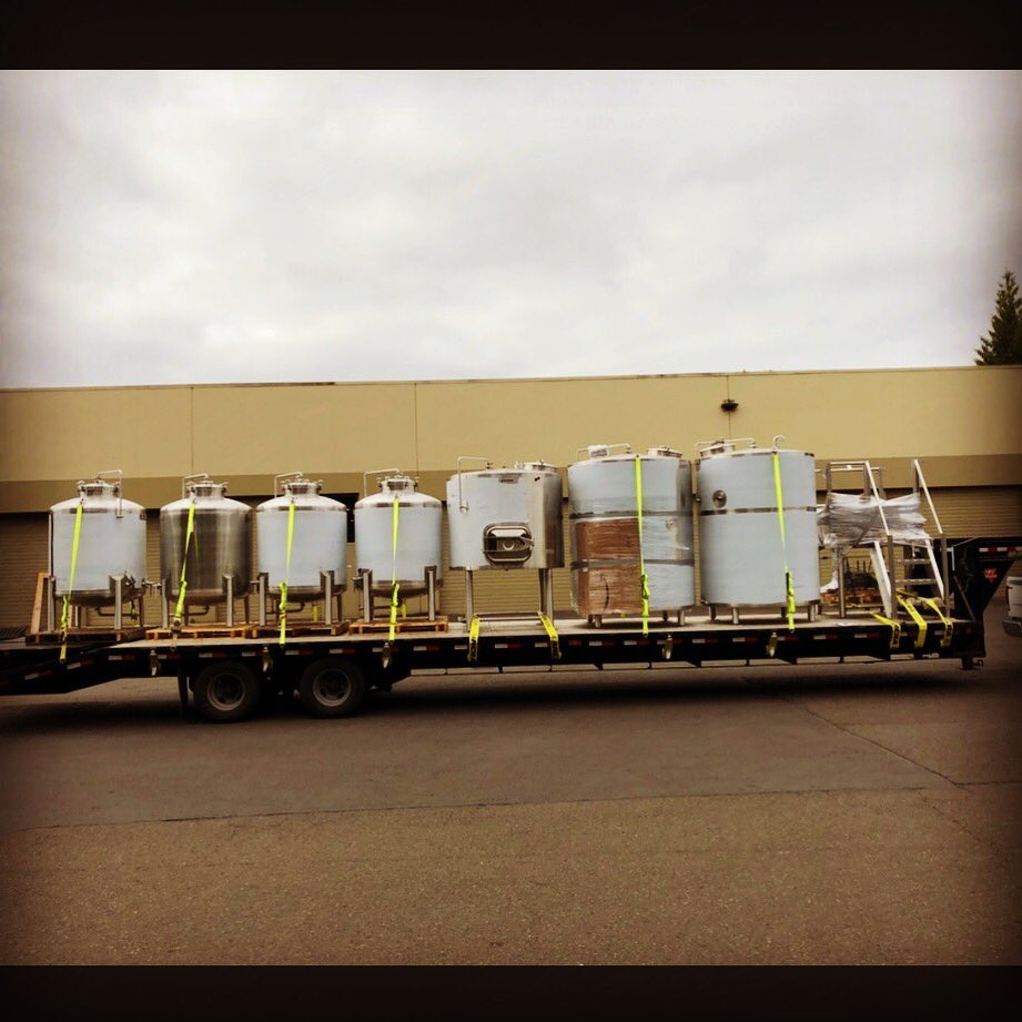 HeritageHillNY's tweet photo. #brewhouse & brite #tanks on their way from #Portland #Oregon to #Pompey #NewYork #CraftBeer #farmtoglass #heritagehill #practicalfusion https://t.co/Wh3Z6rtk5p