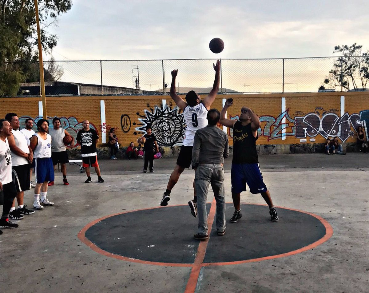 jardinizquierdo's tweet photo. #NoticiaPodium #Baloncesto 🏀

#As1Hoops reactiva canchas olvidadas en #SanLuisPotosi 

https://t.co/12vgUe8oIN 

#Nota de @GabbyTVega 👩🏻‍⚕️ https://t.co/aCfe0SAAvv