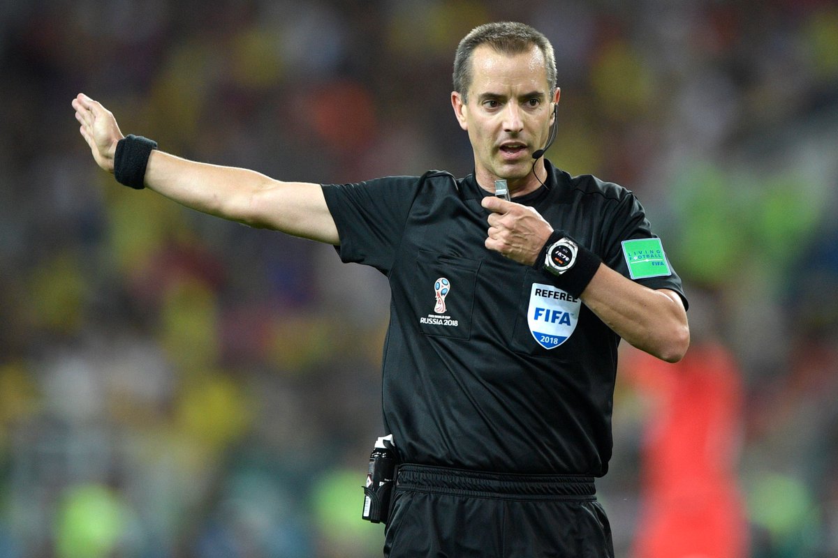 karlosbarragan's tweet image. #Rusia2018 Imagino que este señor debe ser bueno dirigiendo béisbol, baloncesto o hockey porque de fútbol no tiene ni idea. #MarkGeiger #LPQTP