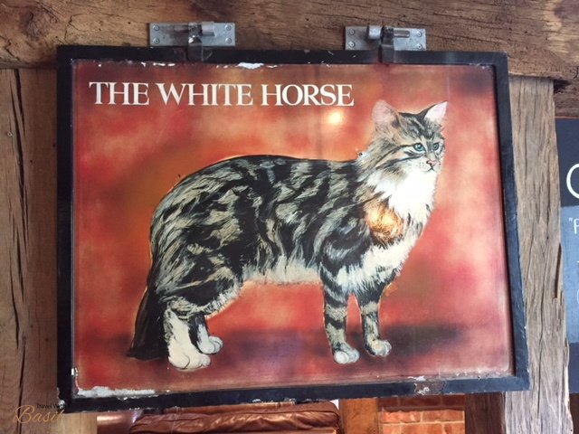 TravelWithBasil's tweet photo. So, if you like a jolly little tale, then you may like to hear the story about a #cat and a white #horse... (What no dogs!) How's your #painting by the way? Hooroo x @thewhitehorseuk @epicurean_club https://t.co/Jn50oYrwcZ https://t.co/4vaLJStE6S