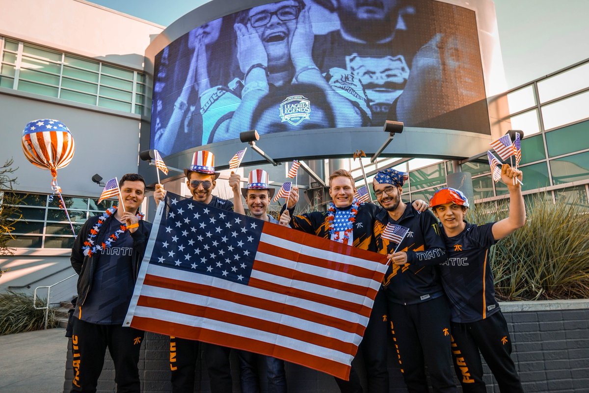 FNATIC's tweet photo. Happy #FourthofJuly2018 to our lovely American fans! 🇺🇸🇺🇸

We think a bit of red, white and blue goes well with some Black and Orange. 🖤🧡 https://t.co/X3JvqlJ1YQ