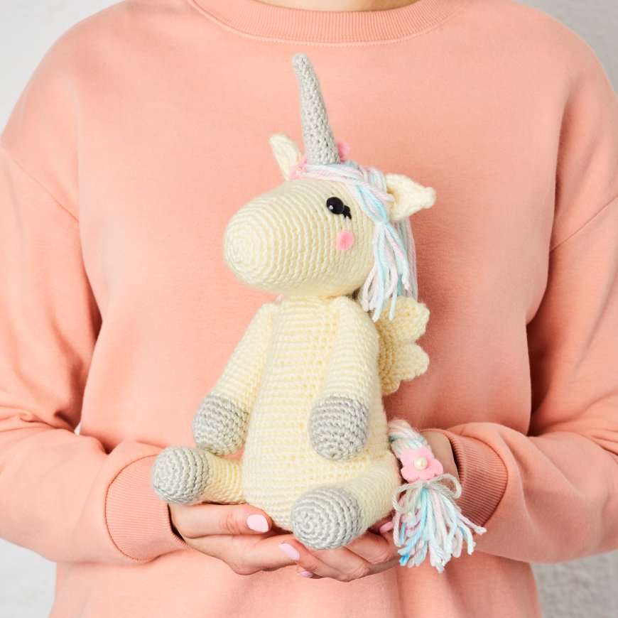 Use Marabu Textil paints to create your own yarn colours for a cuddly winged unicorn. Discover the how-to instructions on the docrafts Blog bit.ly/2Kiprgj.
.
.
.
#unicorn #crochet #toy #cute #adorable #sweet #pattern #pastels #dye #craft #marabu #docrafts #westdesign