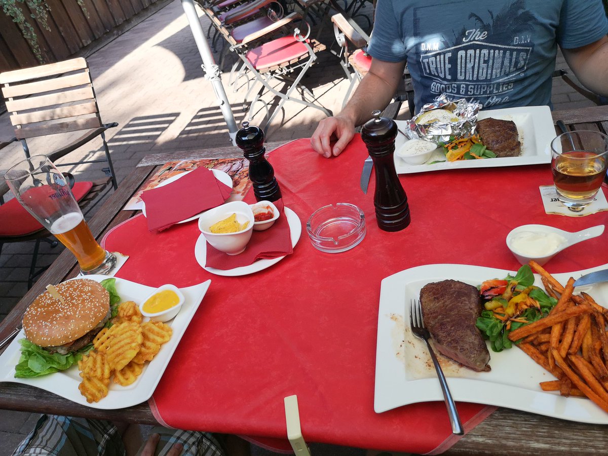 Schnabulieren mit <a href="/huskywo/">Siberian</a> und <a href="/nethowolf/">Netho</a> <3 #Foodporn