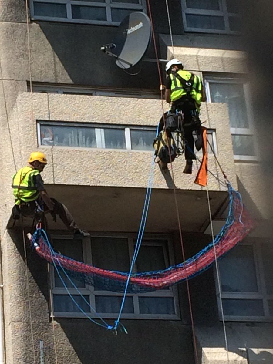 AxisRLO's tweet photo. Outlet repairs are taking place at the 3 Stockwell Tower blocks @AxisEuropePlc @MyHydeHome 
#ropeaccess #wearenothangingaround #seewhatididthere 😊 https://t.co/D4wUBnxxyB