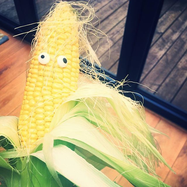 We are big sweet corn 🌽 fans in our house. Our local greengrocer had actual proper corn in its husks and we’ve had lots of fun with them this afternoon. I asked H what she thought it looked like before we peeled it and she said “A KING CUCUMBER”. As … ift.tt/2MOWtRX