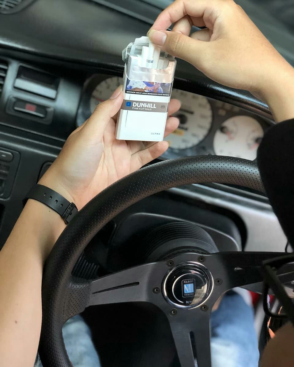 jdylansx's tweet image. Wajib nyobain Dunhill Mild Ultra, kretek pertama di dunia dengan Reduced Smell Technology. #UltraLessSMELL #LessSMELLisMore