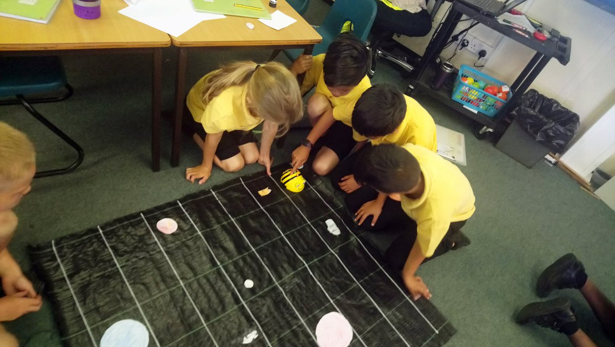 MissEdwardsLHS's tweet photo. Oak class created their own space grids for their bee bot rockets today! @HeadLHS @MrsButlerLHS @LHS_Watford @MrGrayLHS #lhscomputing https://t.co/XZn8yJfdLU