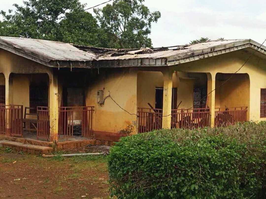 How can this end? Houses burnt in Belo by Cameroun Military. contribute money for aid and your the promoter of violence in same place. You blow your trumpet u dance the dance. @realDonaldTrump @LeahHardingAJE @ilariallegro @BBCAfrica @cnni @hrw @amnestyusa @dwnews @marcel_lucht