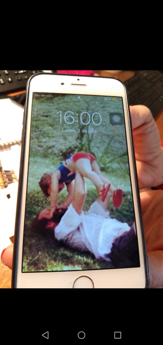 silmanya82's tweet photo. IPhone 6 encontrado hace 3 días por el centro, solo sabemos que la dueña se llama Eugenia. Lo queremos devolver, porfa RT. https://t.co/fDUYtbmR9a